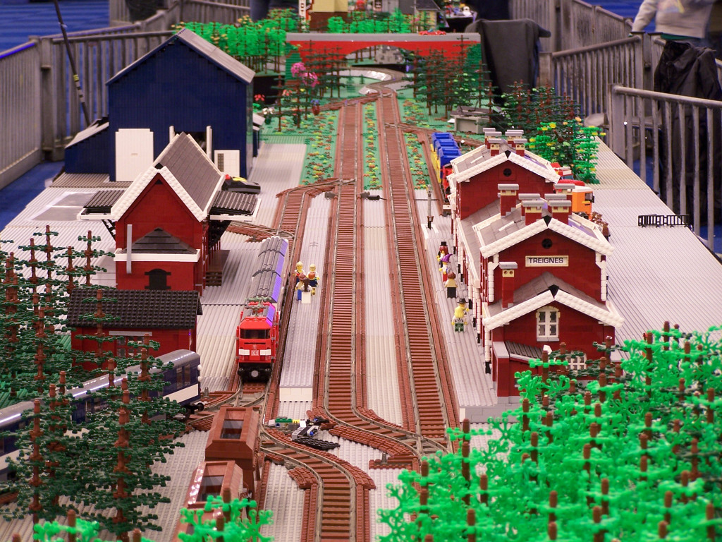 lego-world-2010-lego-world-2010-trains-belug-layout-033.jpg