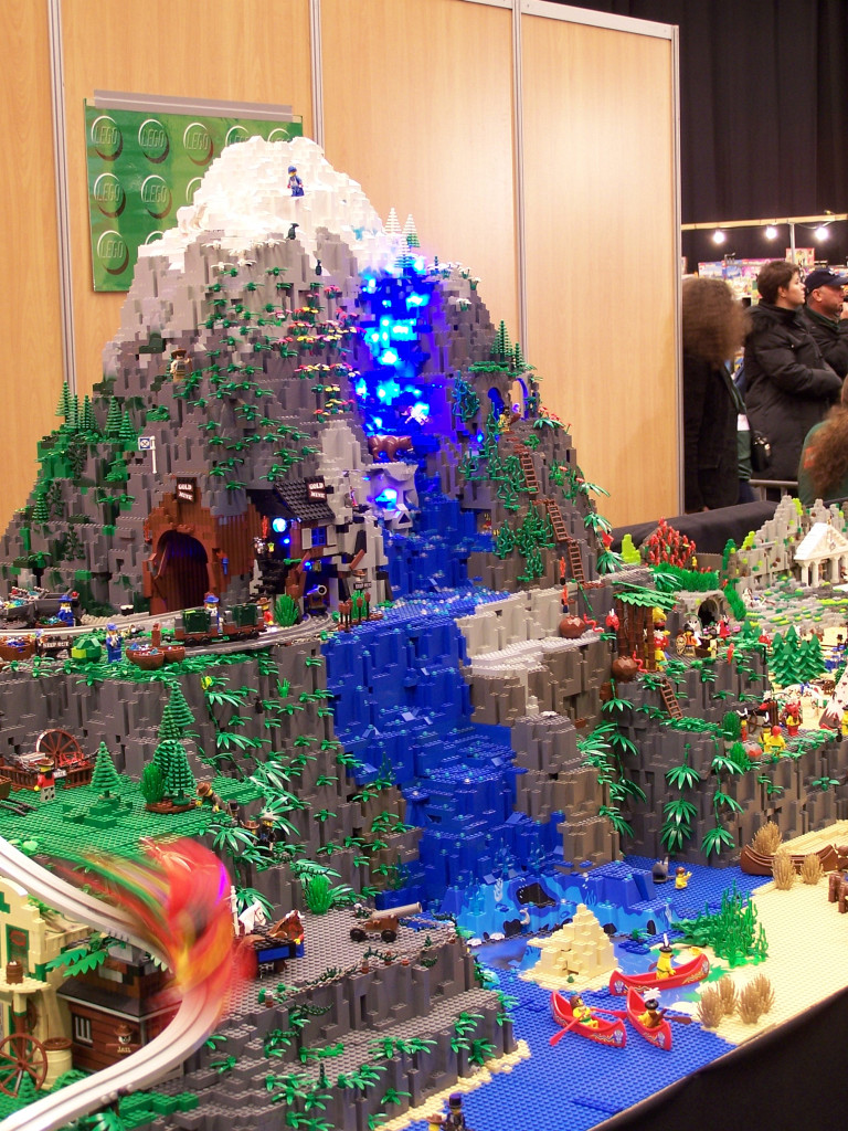 lego-world-2010-volcano-009.jpg