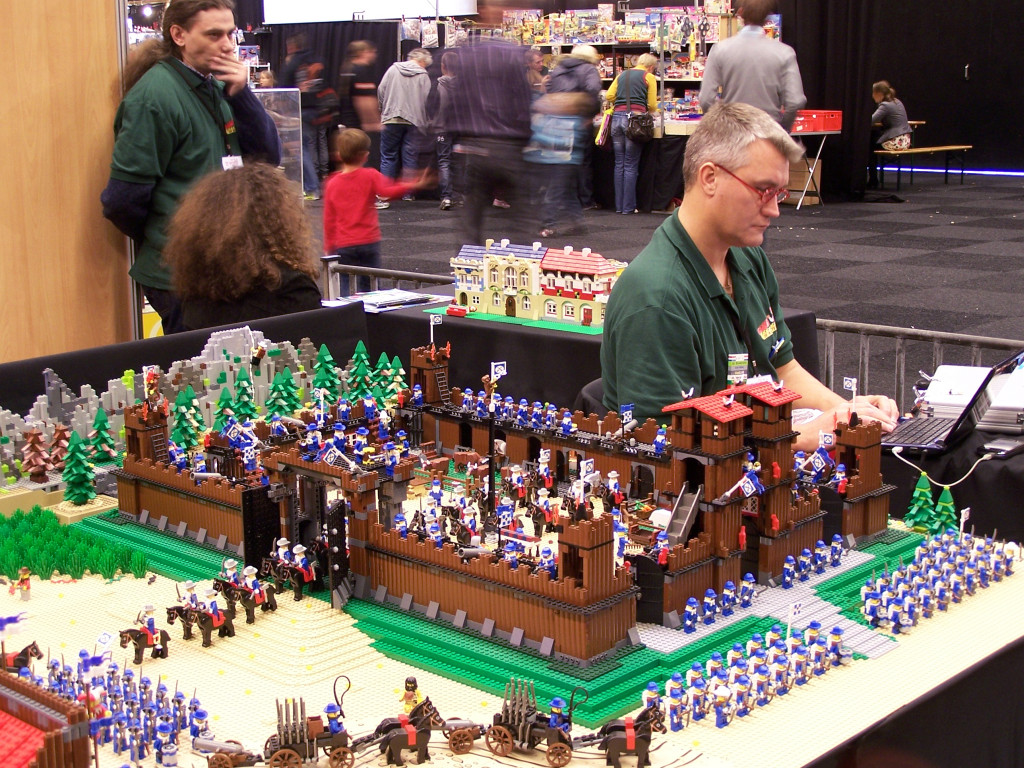 lego-world-2010-volcano-020.jpg