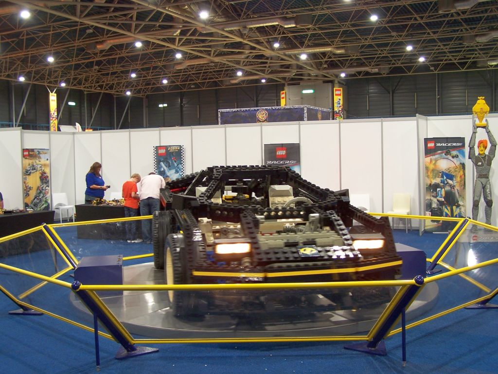 8880_super_car_show_model-004.jpg