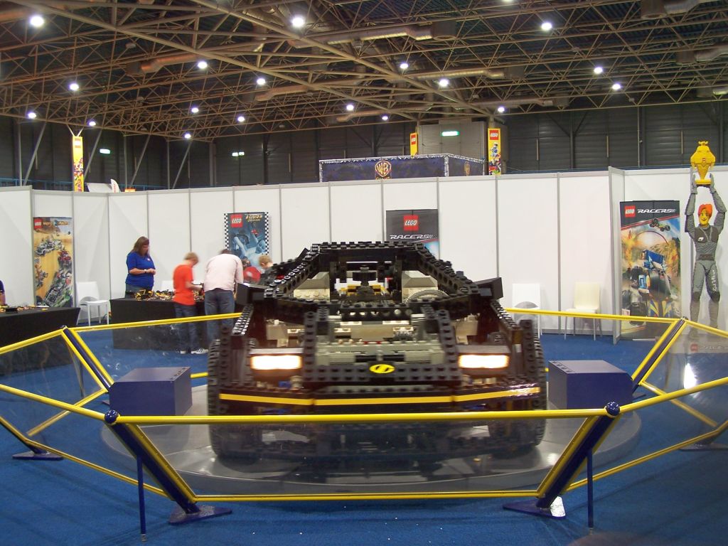 8880_super_car_show_model-005.jpg