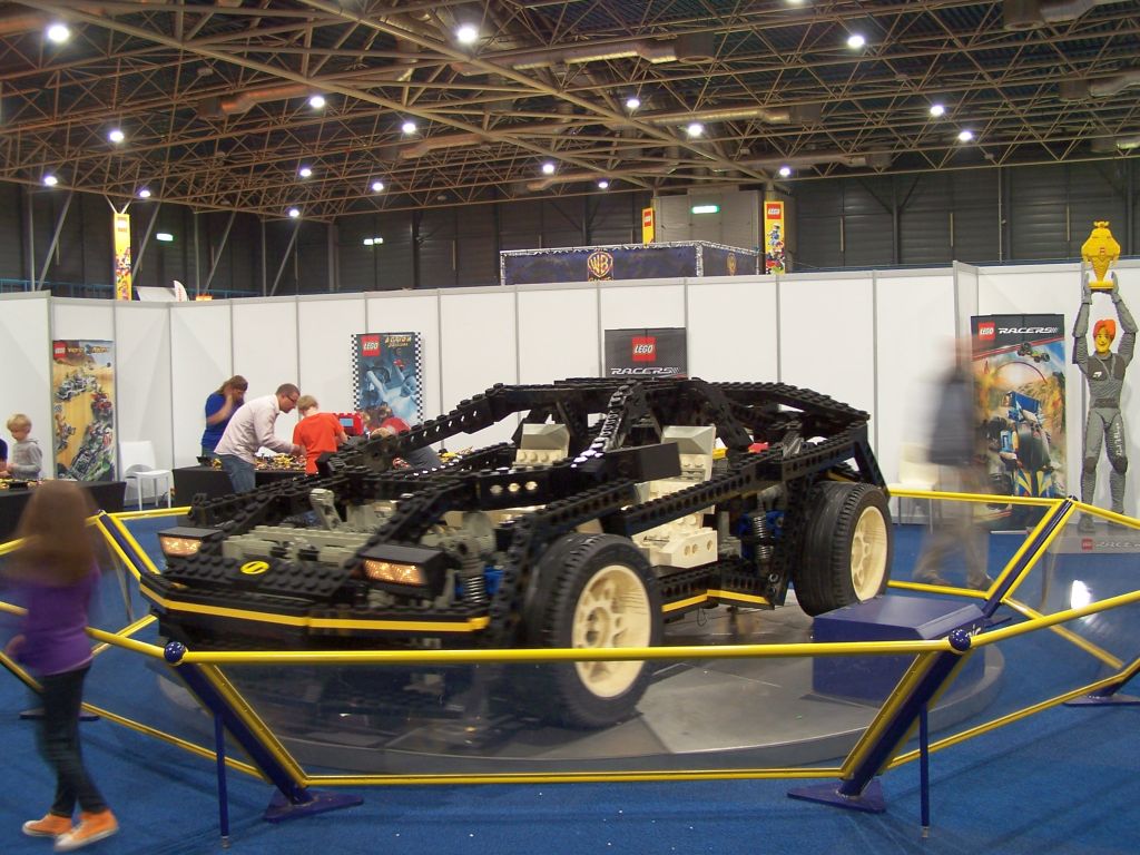 8880_super_car_show_model-006.jpg