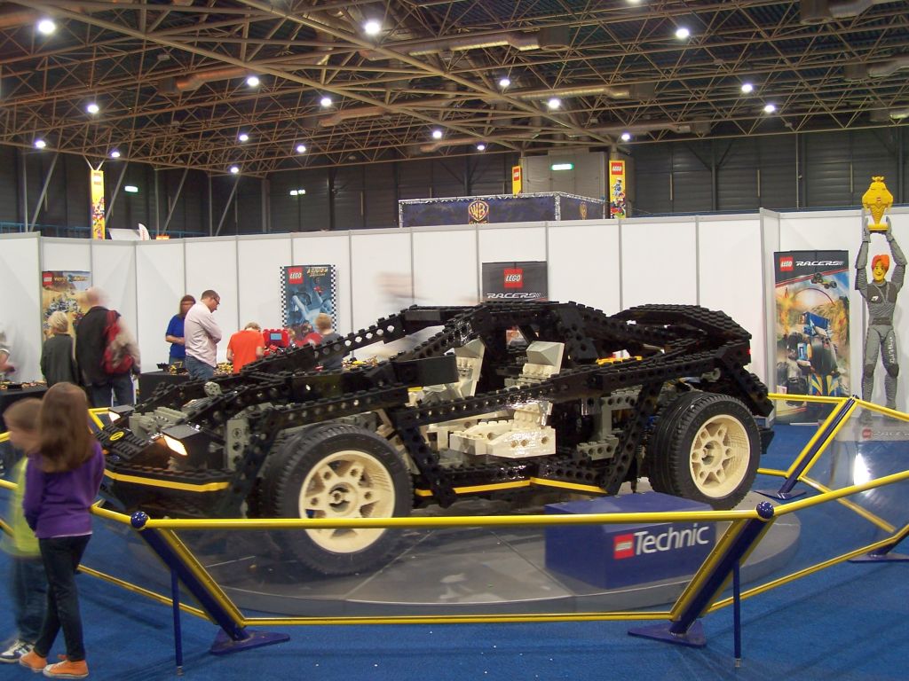 8880_super_car_show_model-008.jpg