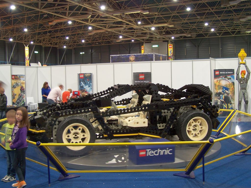 8880_super_car_show_model-009.jpg