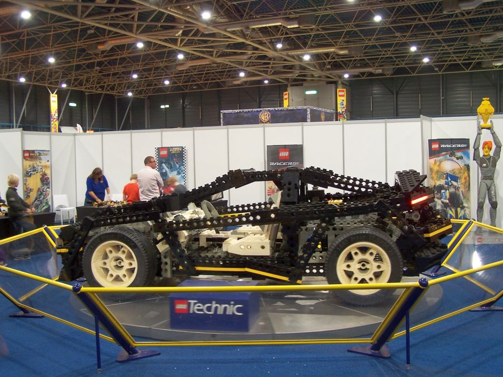 8880_super_car_show_model-010.jpg