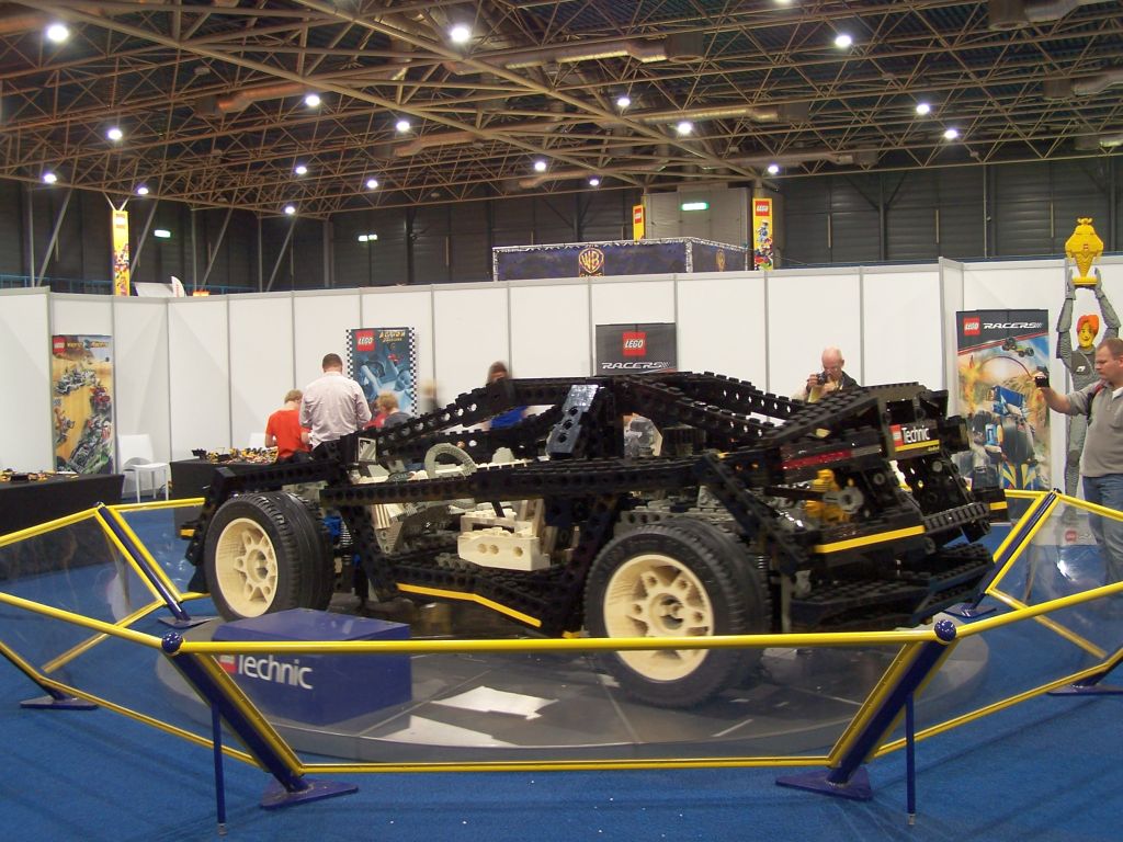 8880_super_car_show_model-012.jpg
