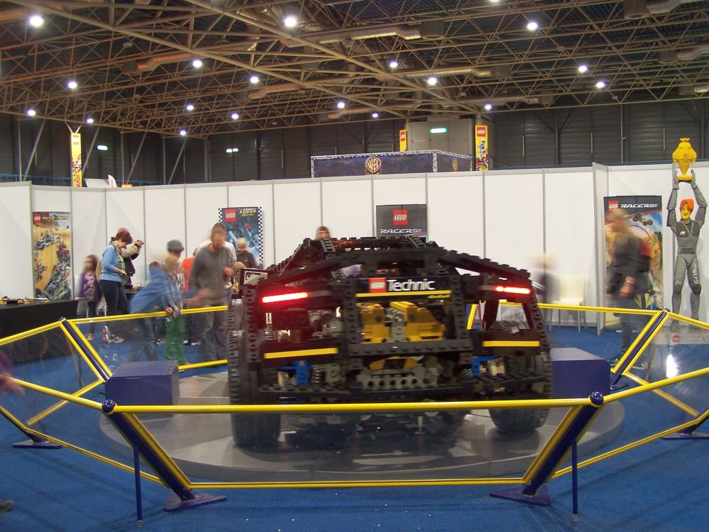 8880_super_car_show_model-013.jpg