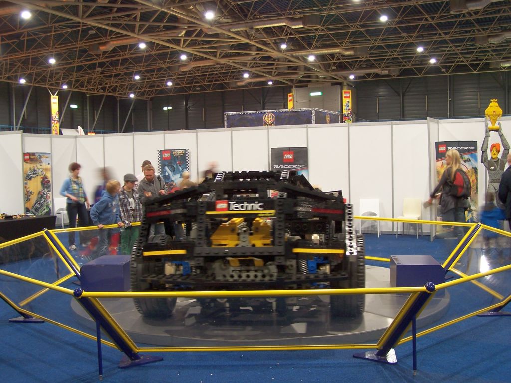 8880_super_car_show_model-014.jpg