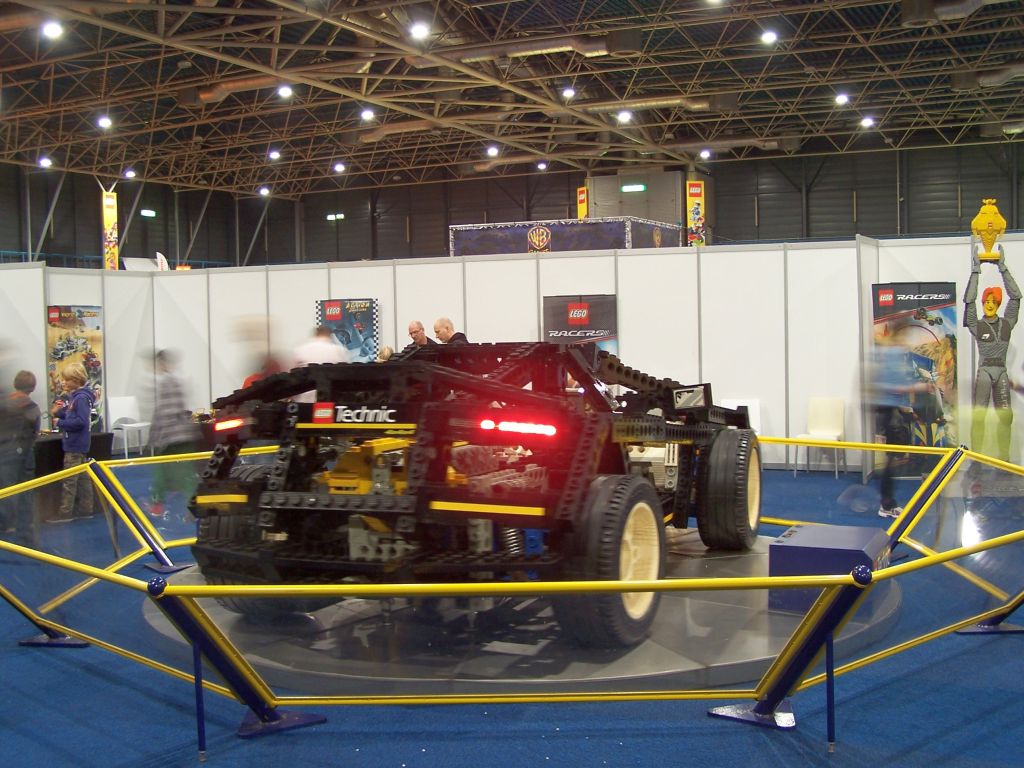 8880_super_car_show_model-015.jpg