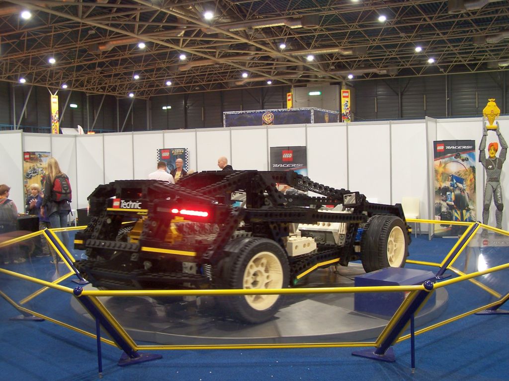 8880_super_car_show_model-016.jpg