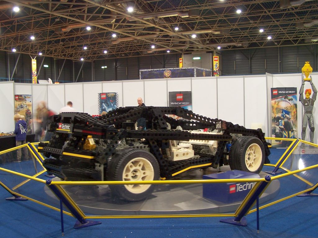 8880_super_car_show_model-017.jpg