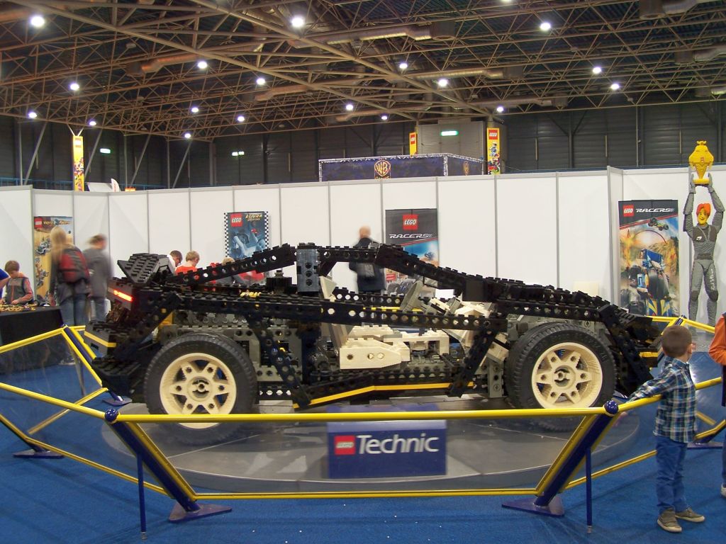 8880_super_car_show_model-020.jpg