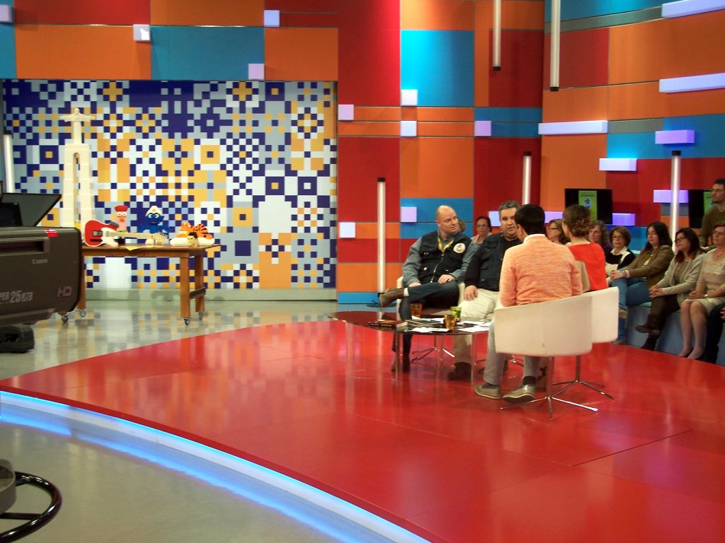 live-on-tv-006.jpg