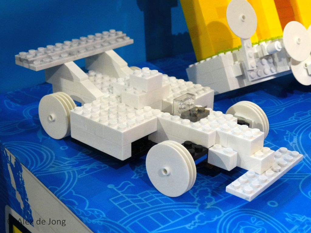 038-new_moc_megabloks_f1_racecar.jpg