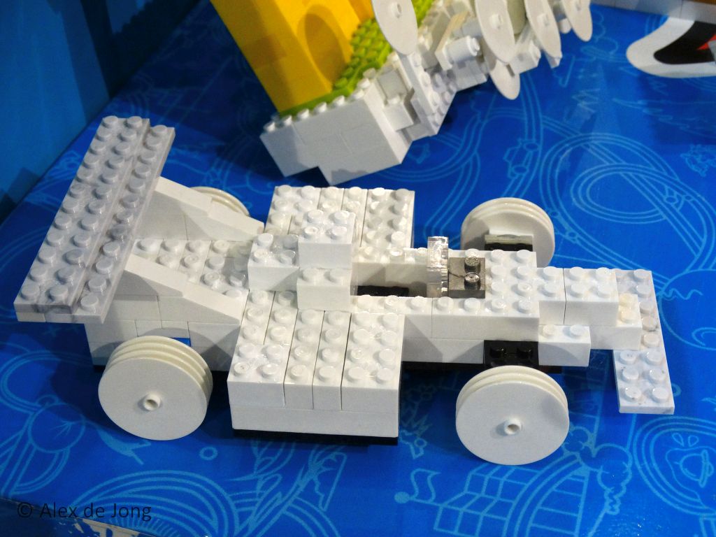 039-new_moc_megabloks_f1_racecar.jpg