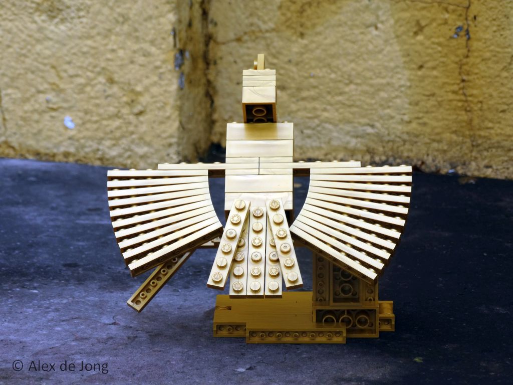 053-new_moc_megabloks_golden_bird.jpg