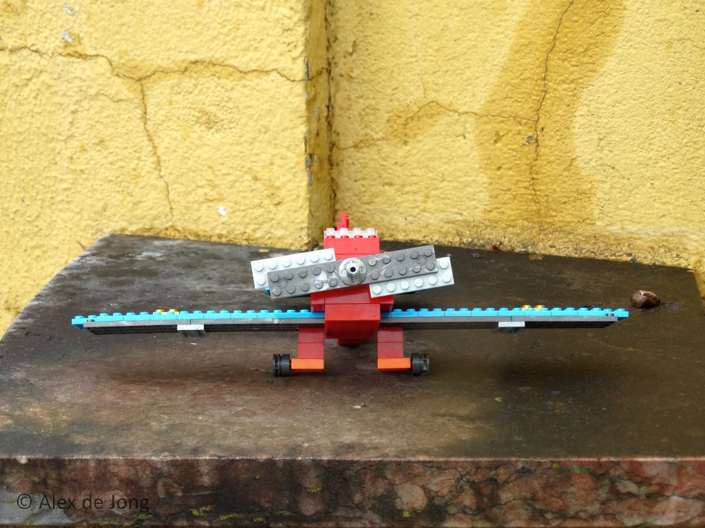 068-new_moc_megabloks_airplane.jpg