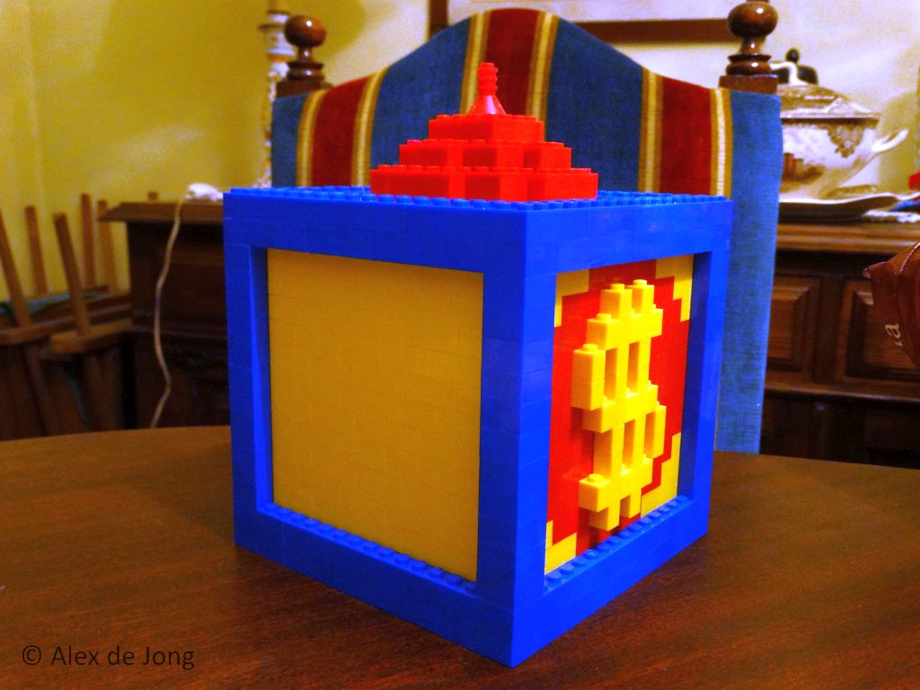 078-new_moc_megabloks_scrooge_mcducks_money_bin.jpg
