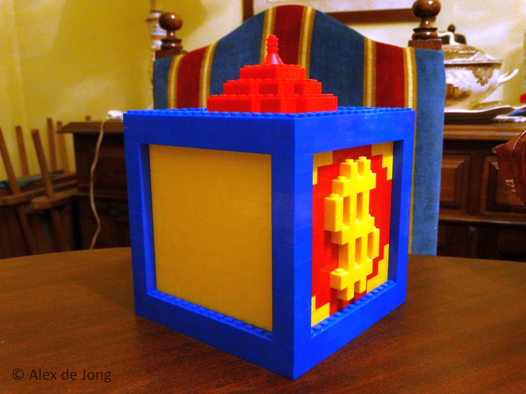 079-new_moc_megabloks_scrooge_mcducks_money_bin.jpg