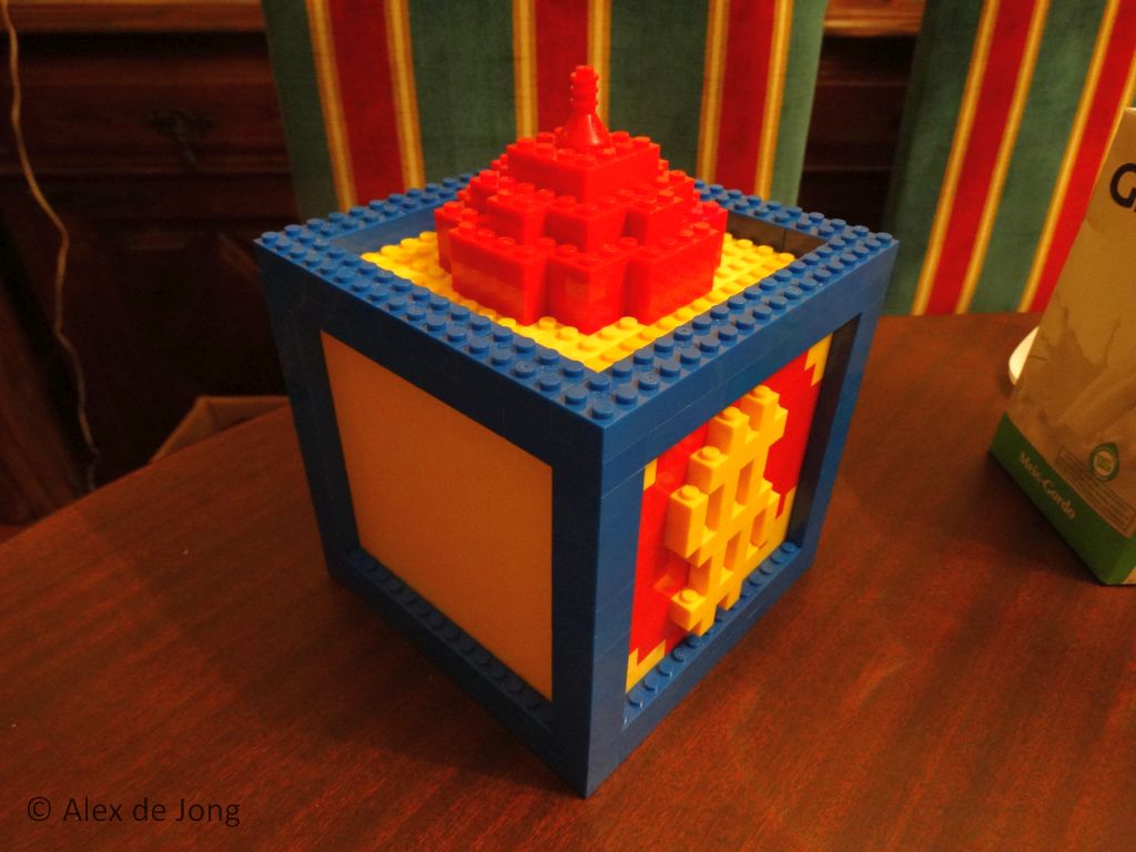 082-new_moc_megabloks_scrooge_mcducks_money_bin.jpg