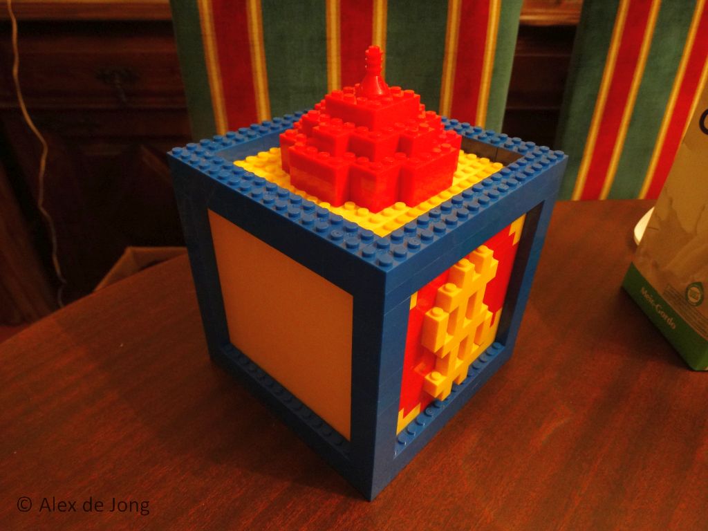 083-new_moc_megabloks_scrooge_mcducks_money_bin.jpg
