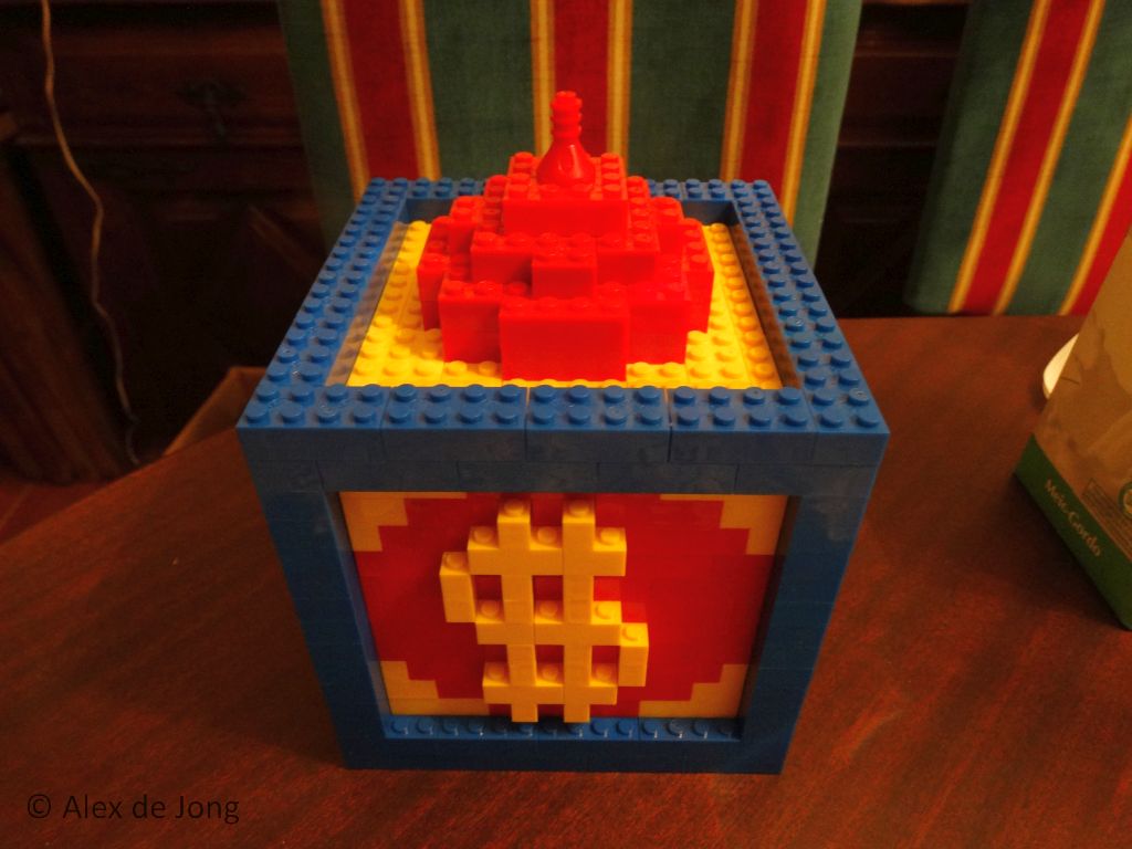 084-new_moc_megabloks_scrooge_mcducks_money_bin.jpg
