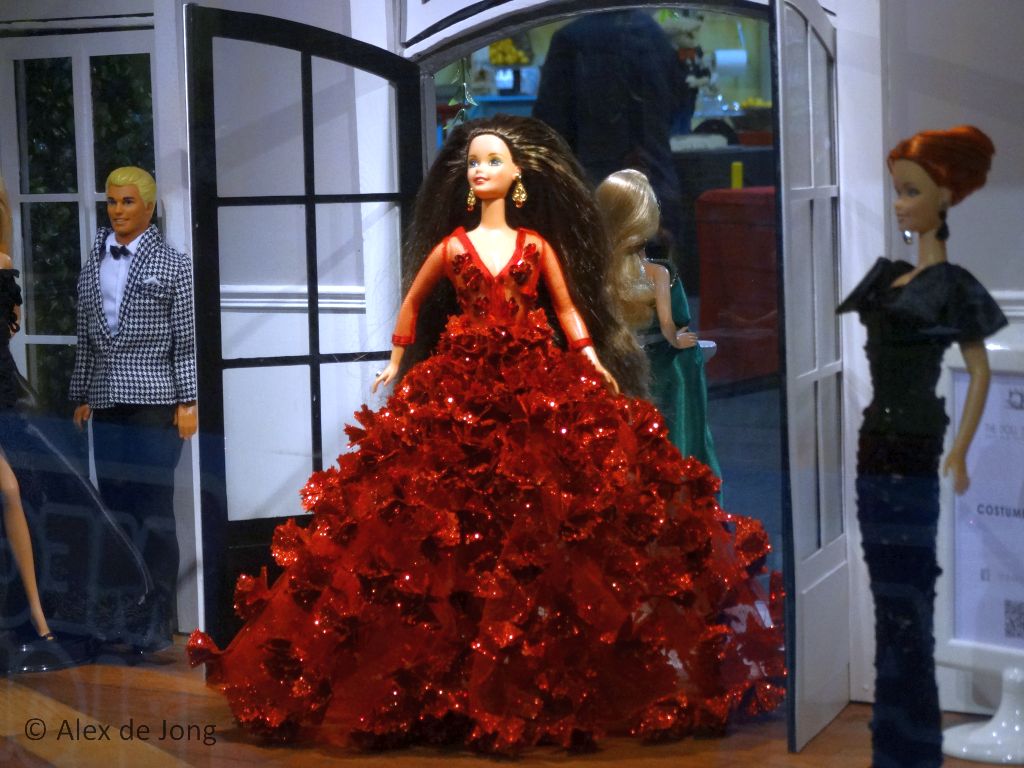 006-barbie.jpg