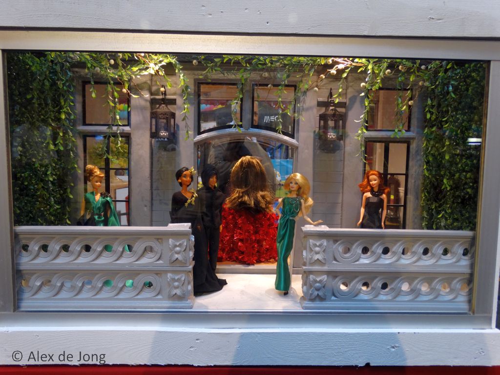 008-barbie.jpg