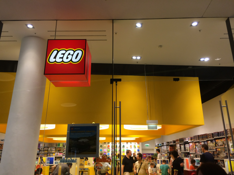 legostore01.jpg