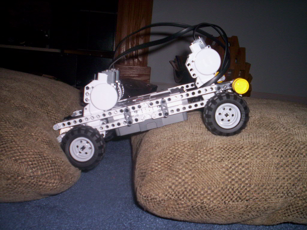 1_2_2007_mindstorm_car_011.jpg