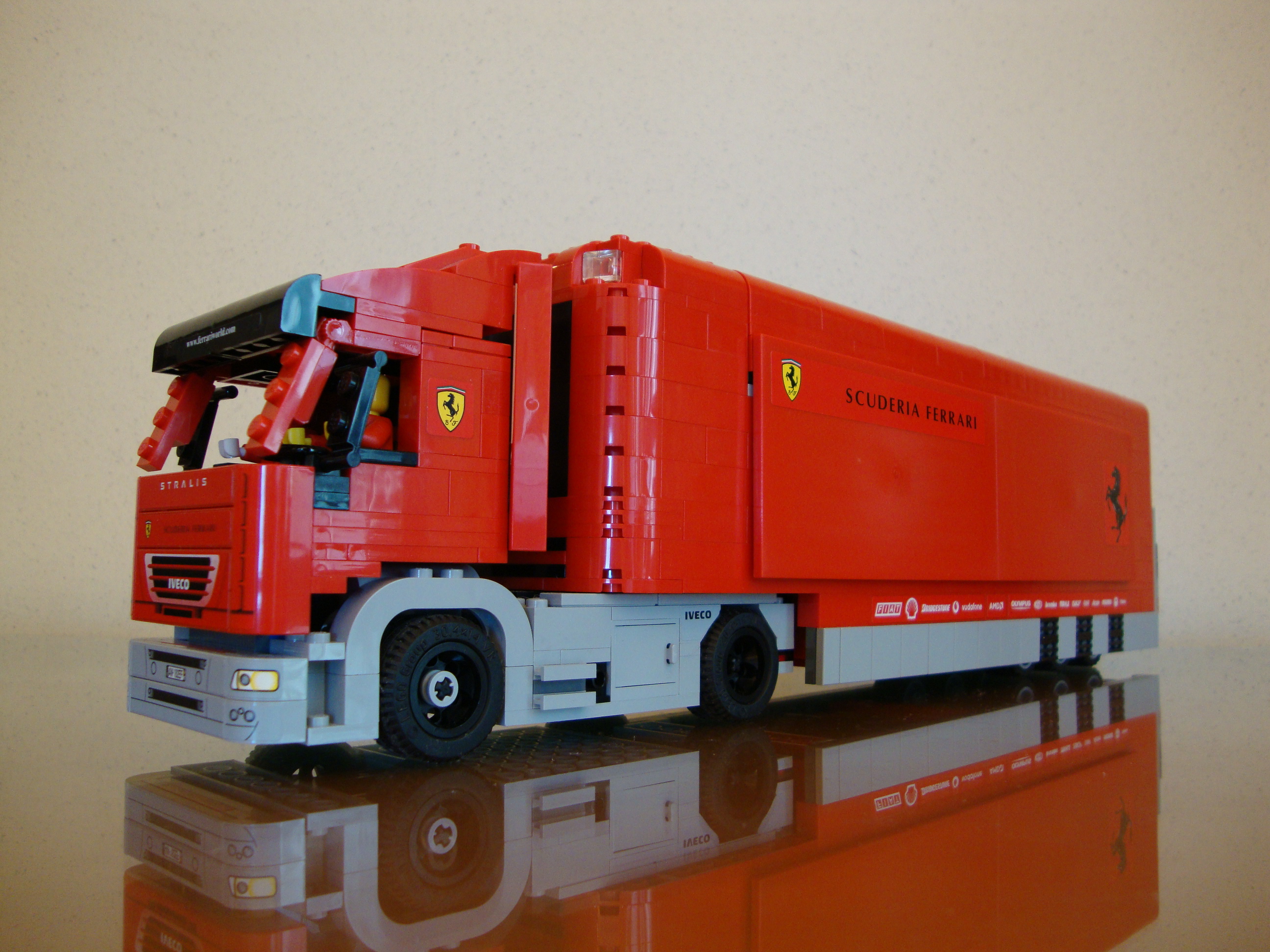 ferrari-truck-01.jpg