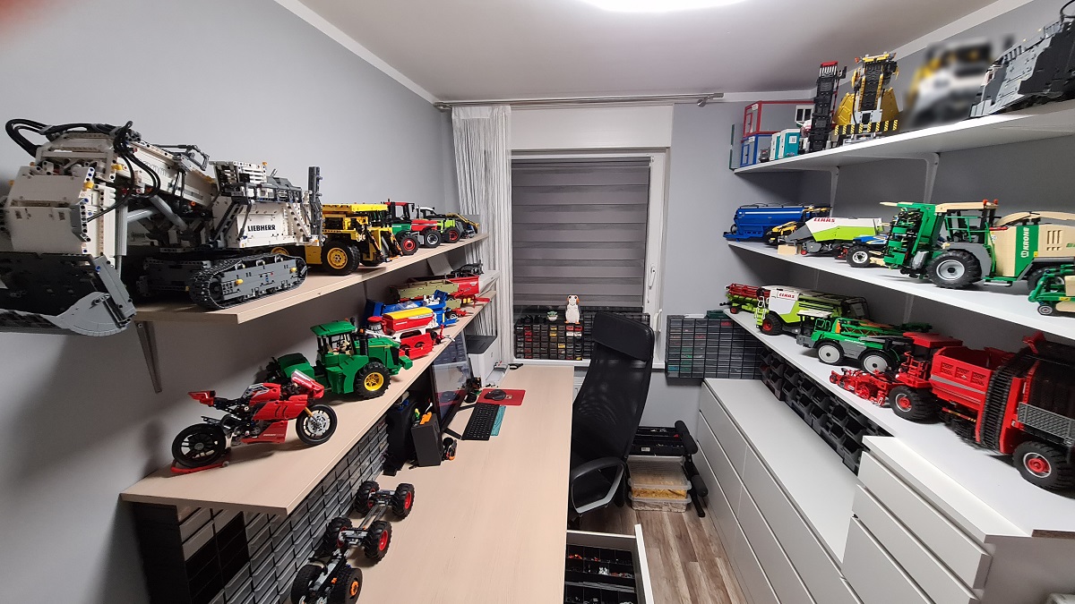 new_eric_workplace1.jpg