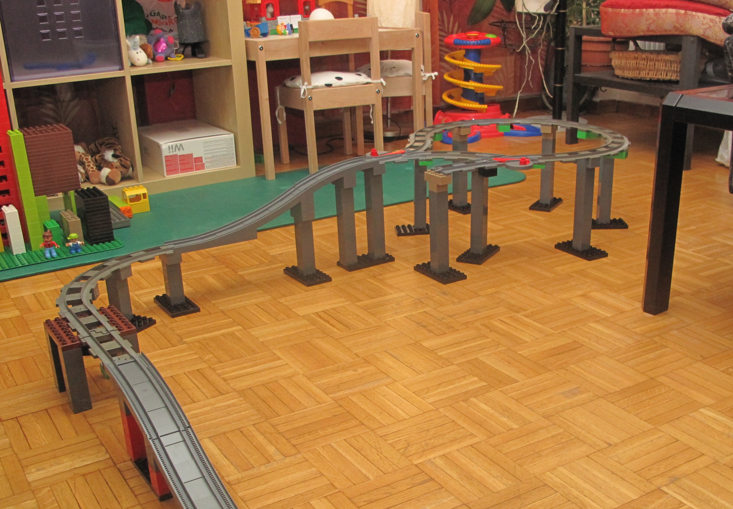 duplo-train-design01-01.jpg
