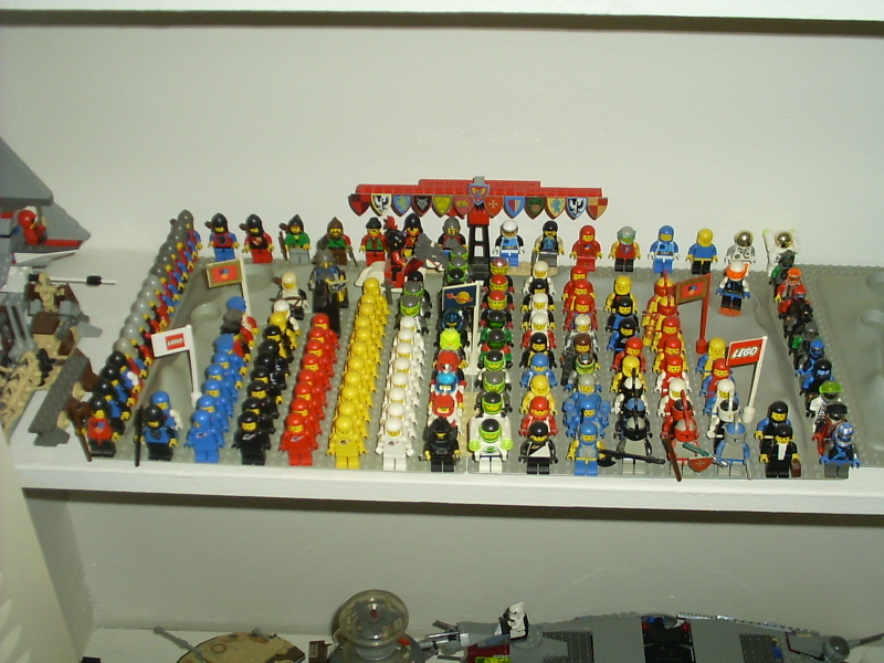 the_classic_minifigs2.jpg