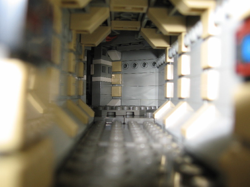falcon07082_cockpit_hallway.jpg