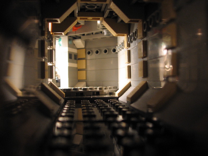 falcon07083_cockpit_hallway.jpg