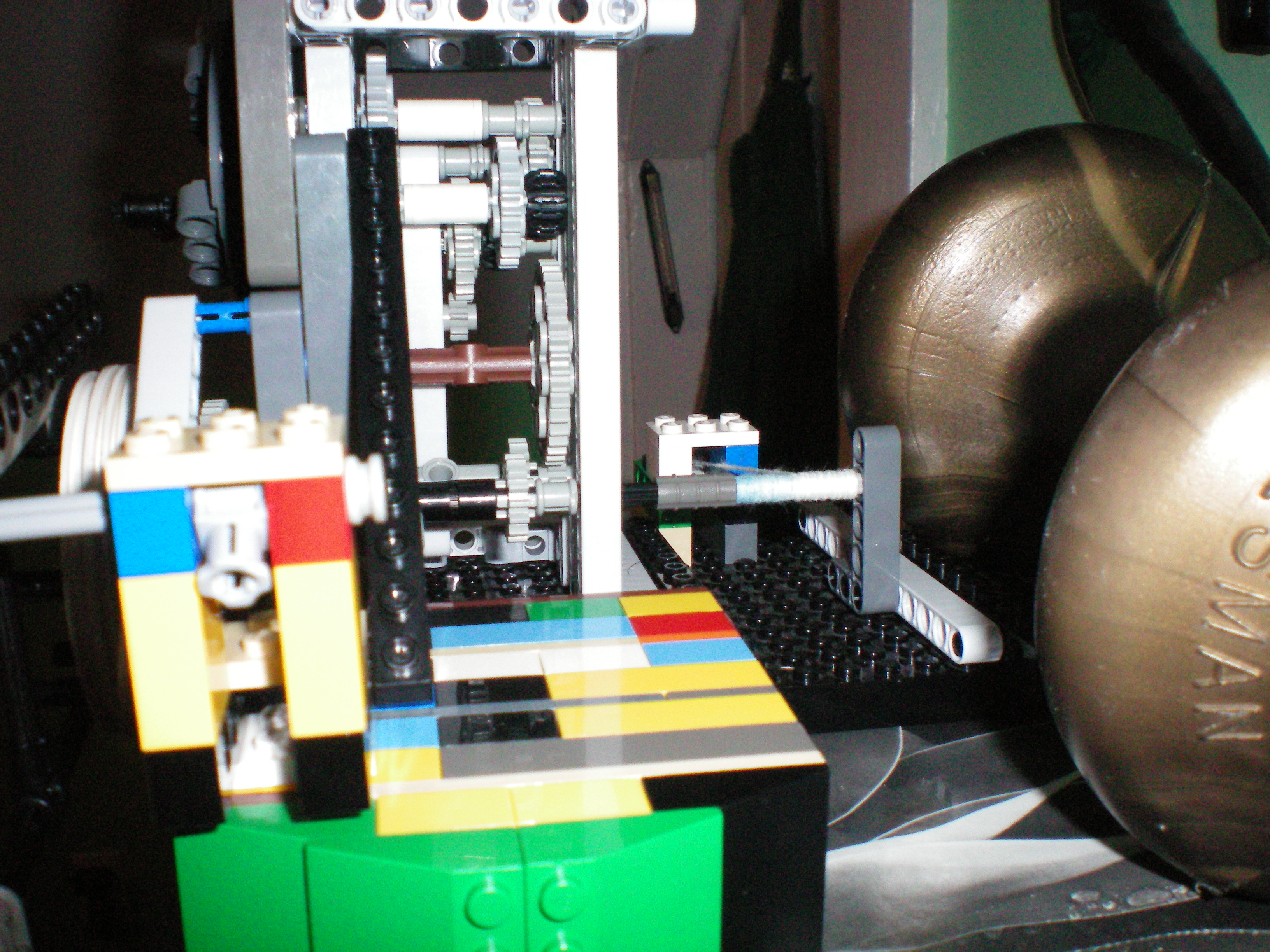 lego_clock_side_view_1.jpg