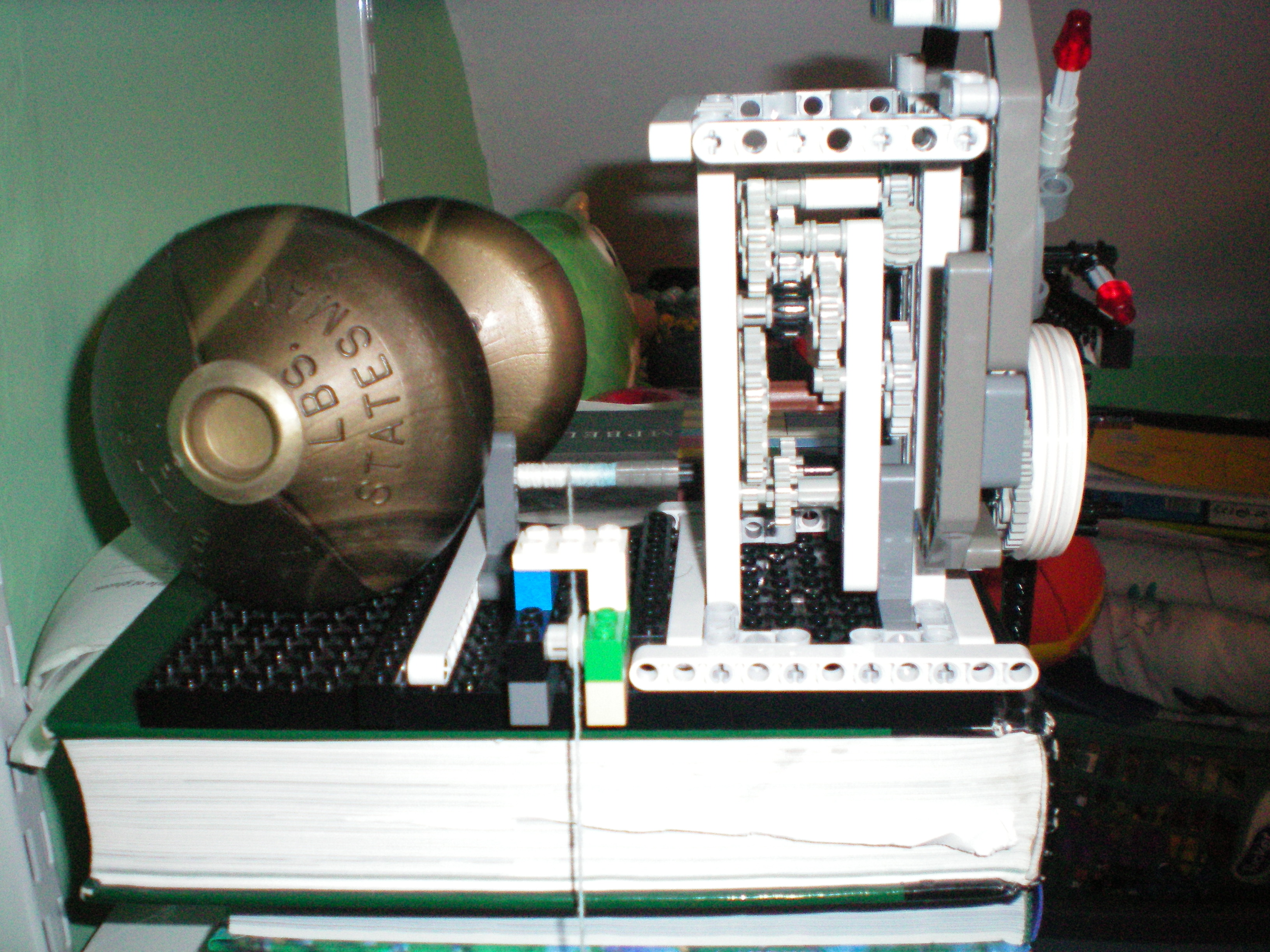 lego_clock_side_view_2.jpg