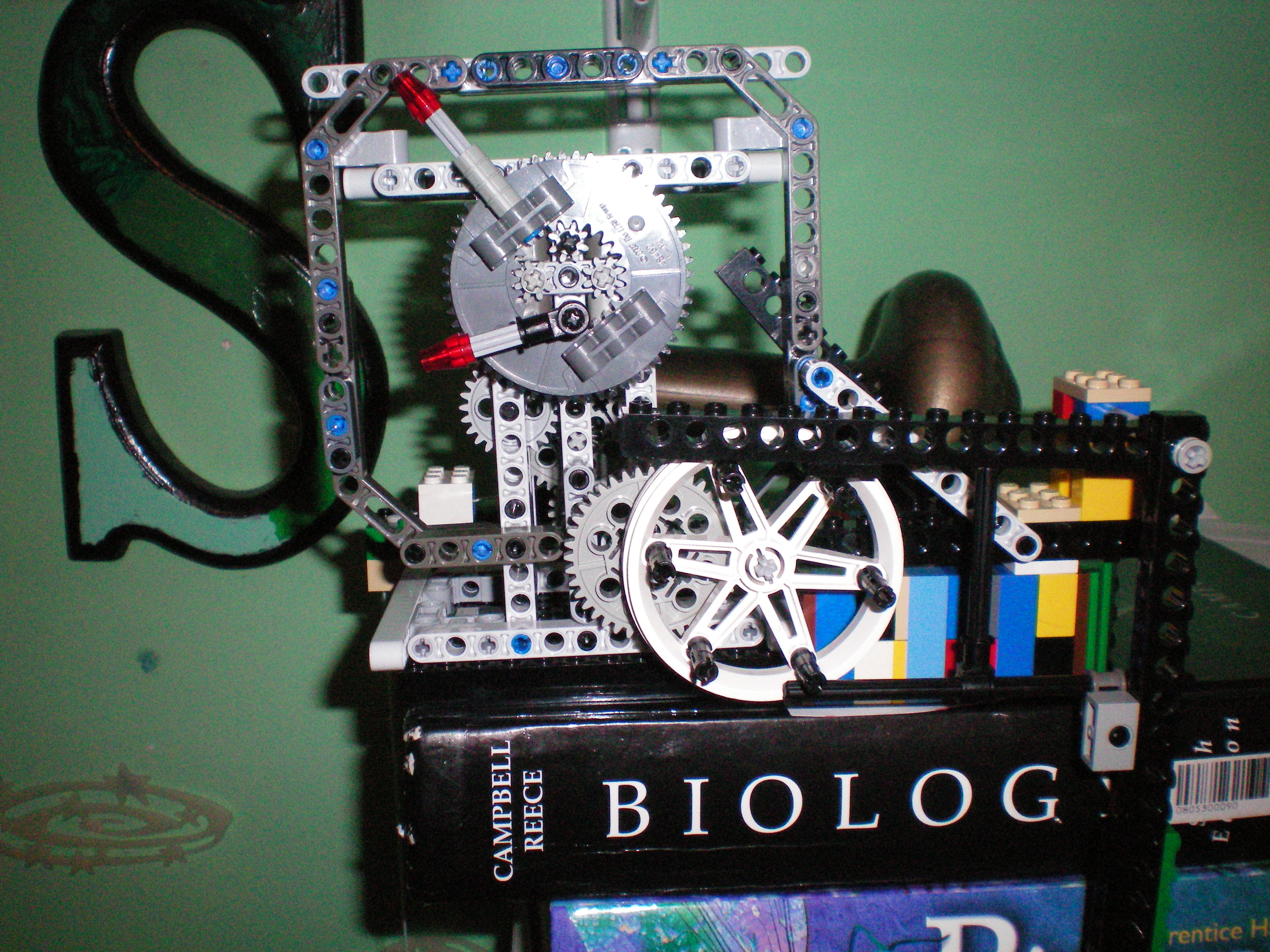 lego_clock_v2.0_close_up.jpg