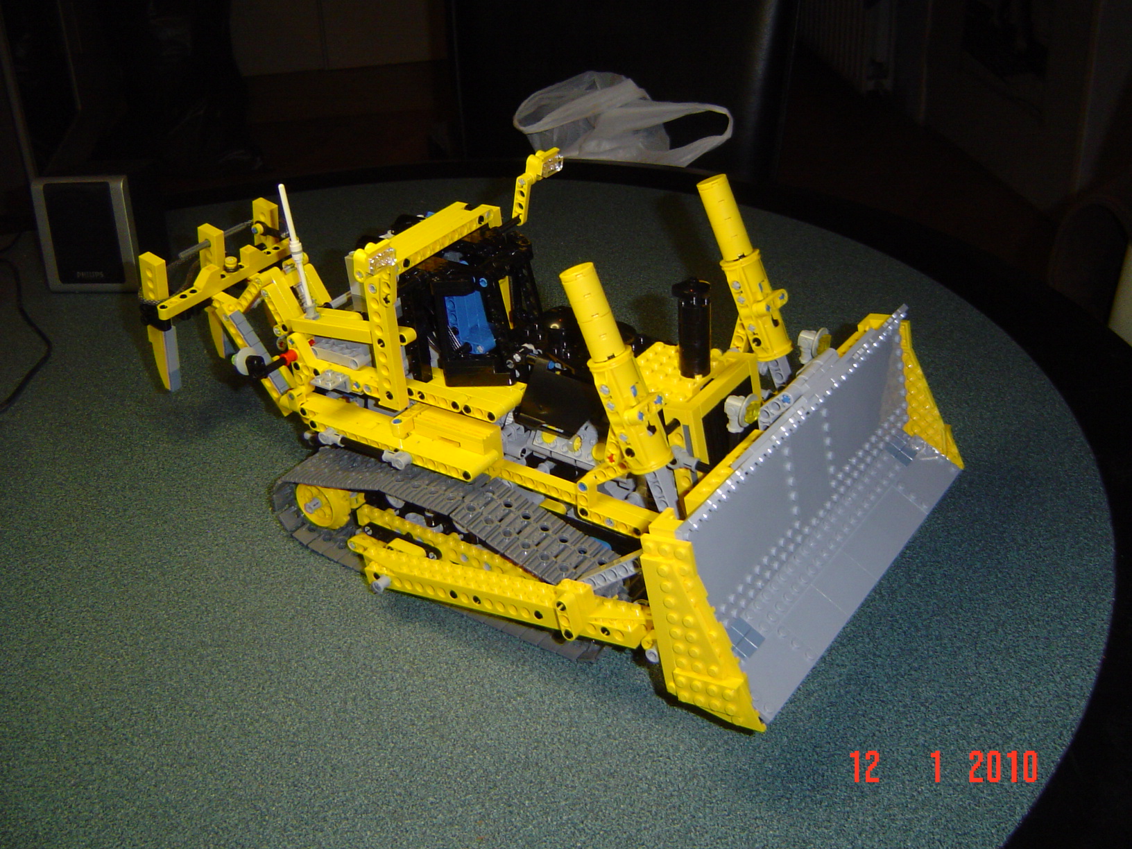 8275_technic_bulldozer_2.jpg