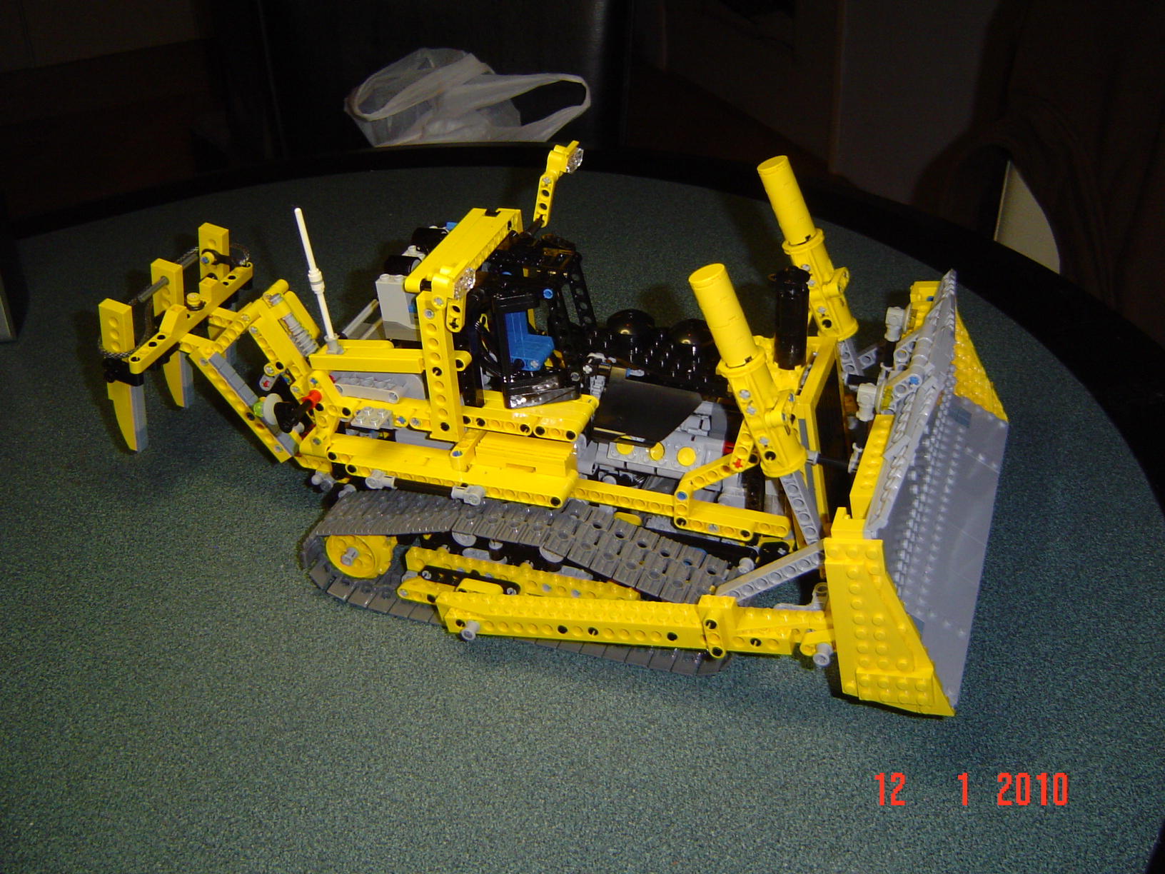 8275_technic_bulldozer_3.jpg