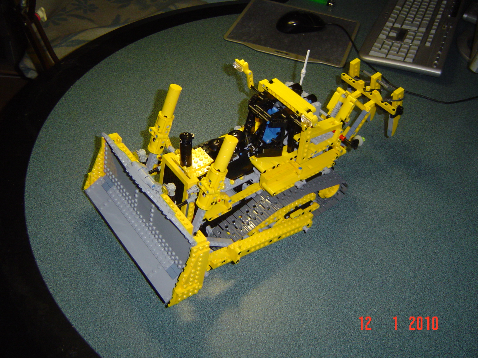 8275_technic_bulldozer_4.jpg