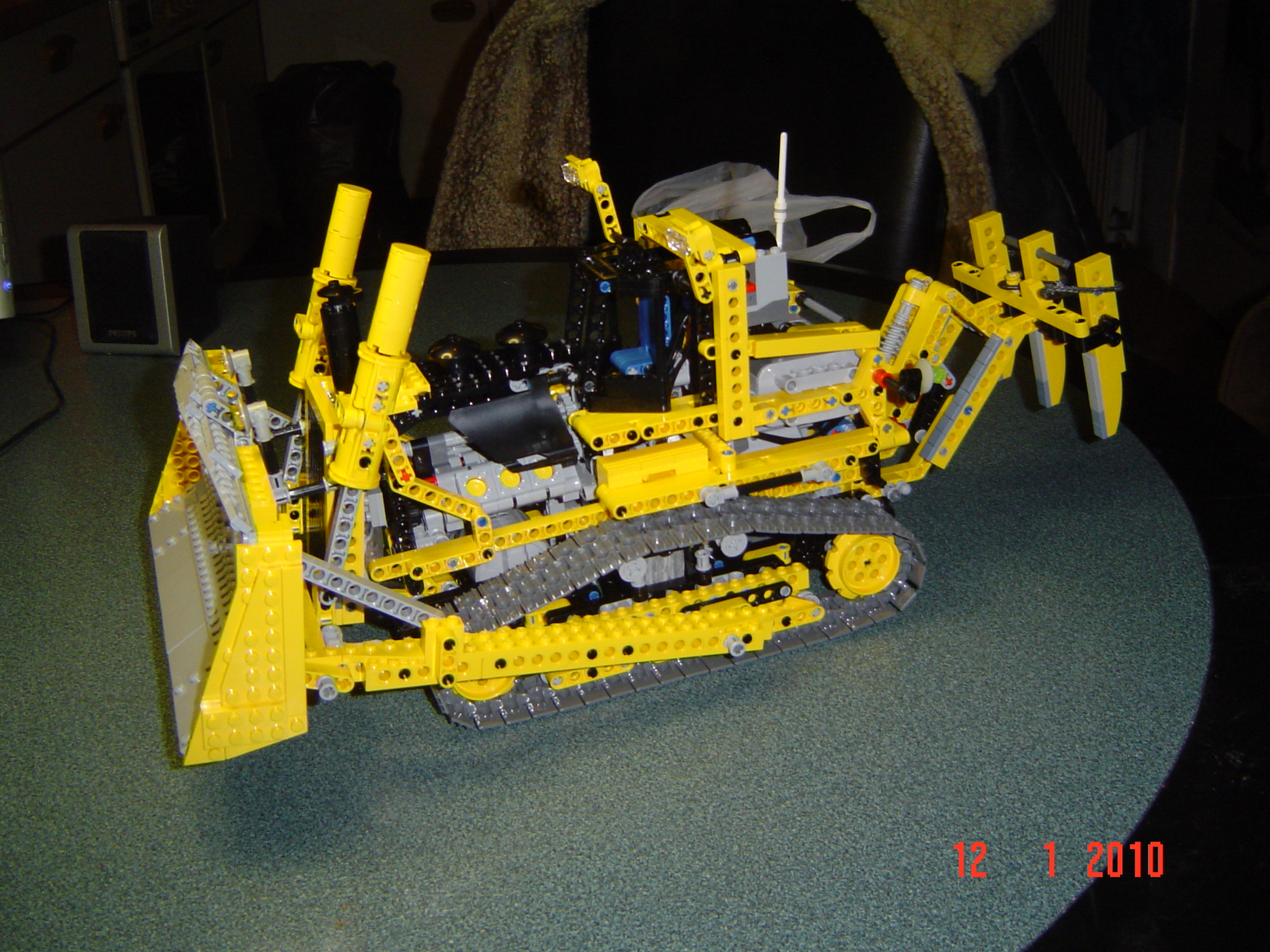 8275_technic_bulldozer_5.jpg