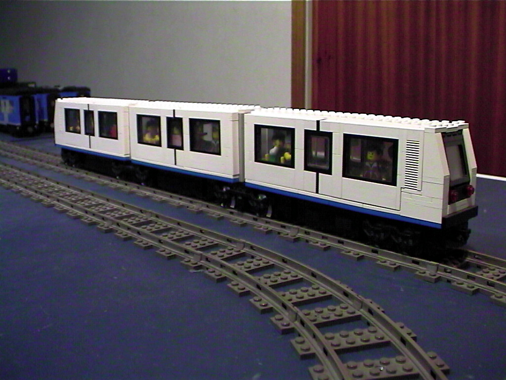 a_metrotrain.jpg
