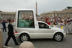 pope_mobile.jpg