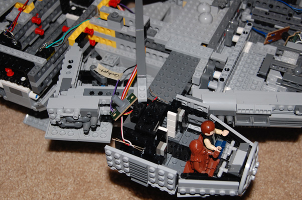 09_cockpit_-_10179_moc.jpg