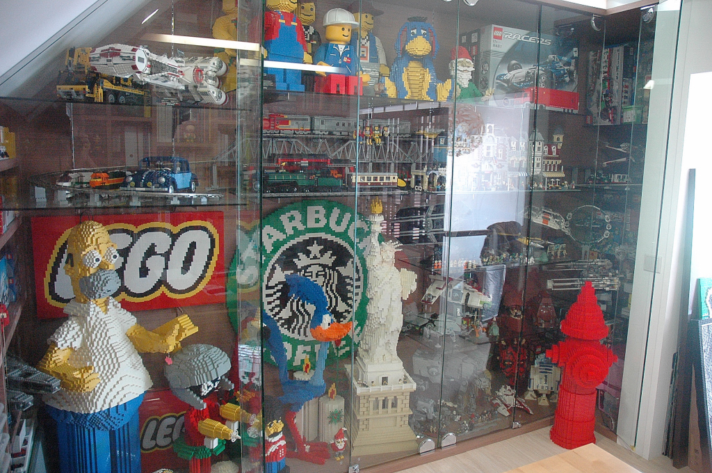 my_lego_cupboard_2_-_001.jpg