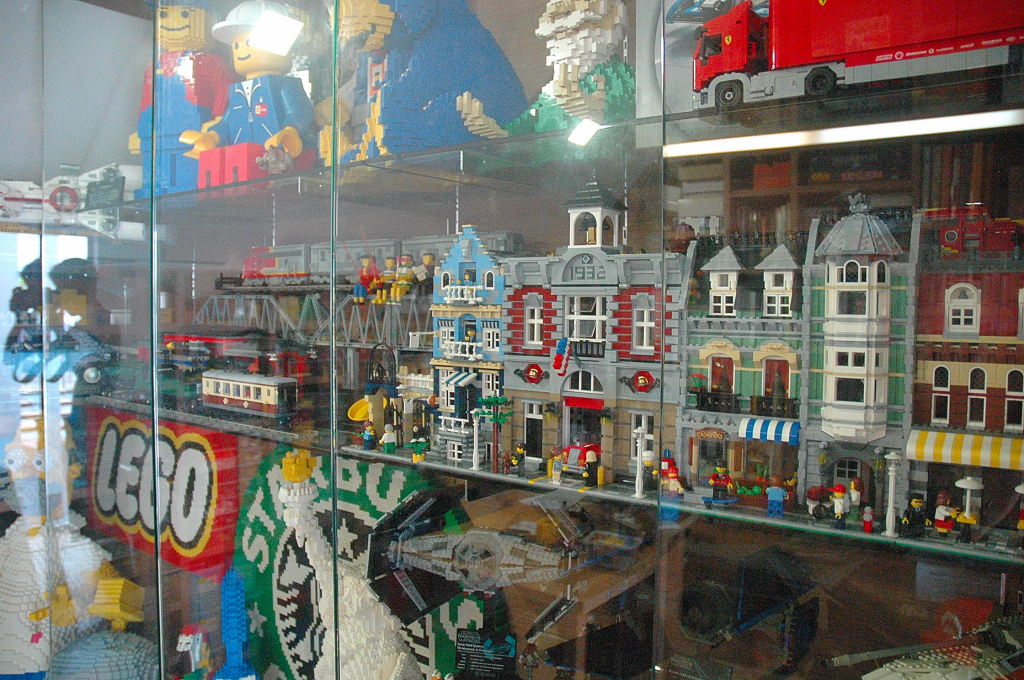 my_lego_cupboard_2_-_003.jpg