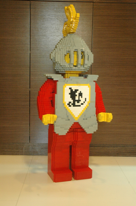 megafig_knight_04.jpg