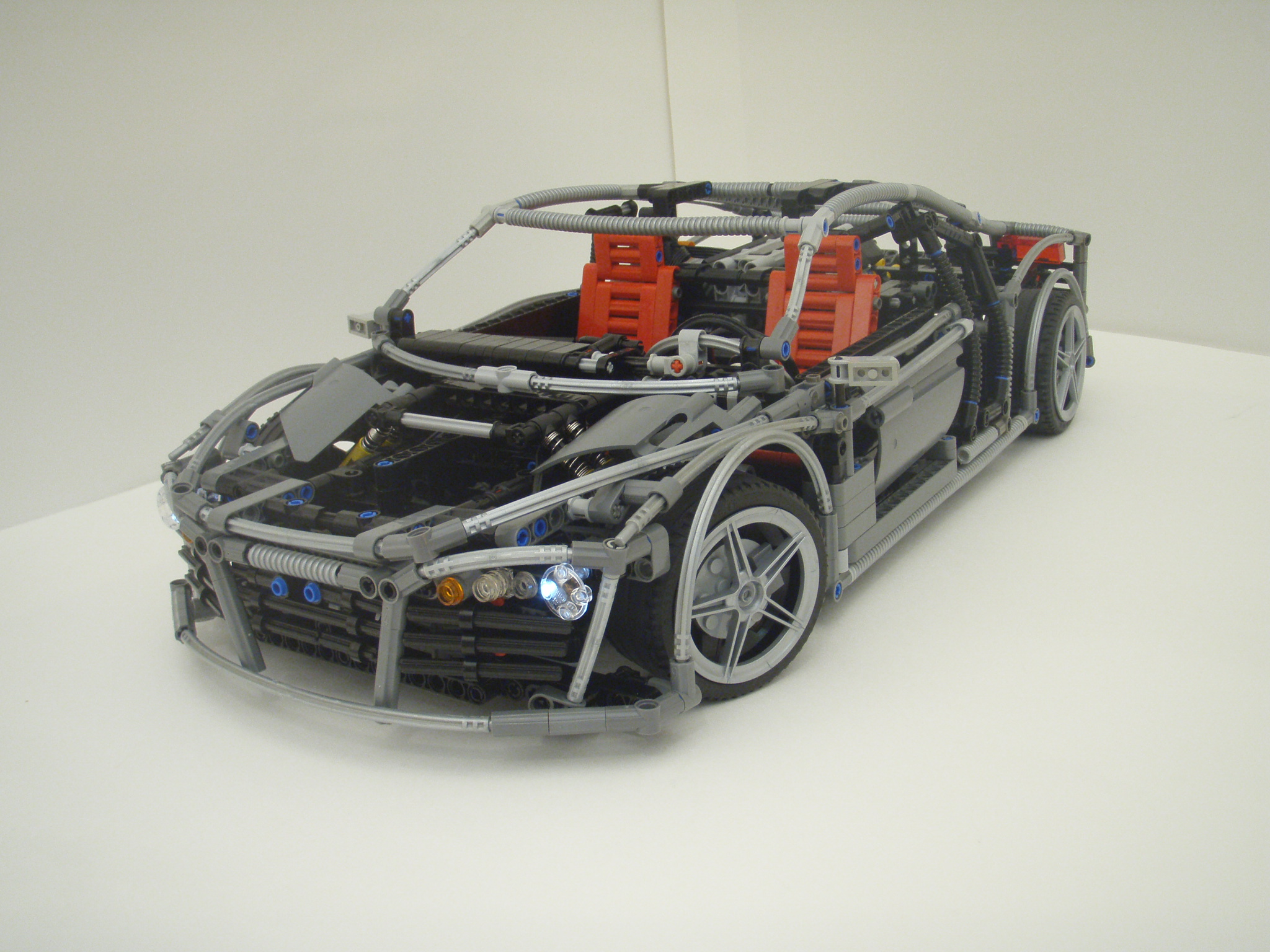 1_audi_r8_front.jpg